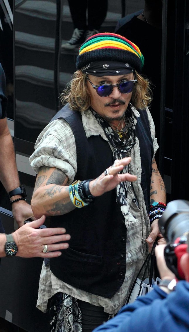 The news that Johnny Depp partyed all night with Kate Moss forgot to go to court on the last day - Photo 4.