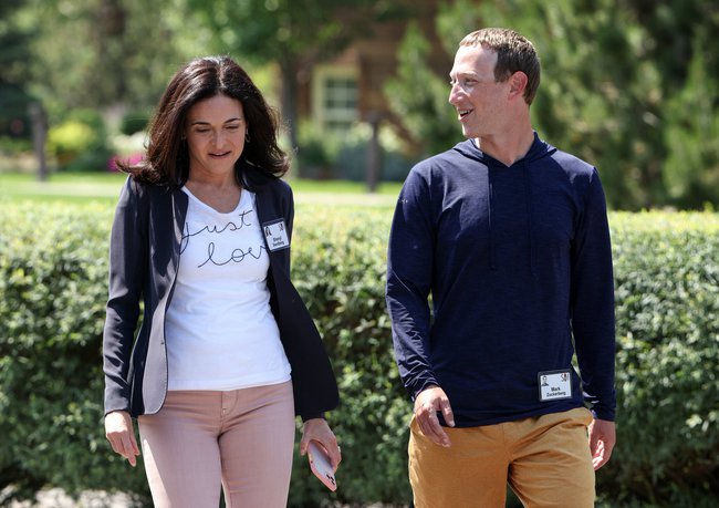 “Nữ tướng Facebook” Sheryl Sandberg từ chức: Hào quang một thời lụi tàn, không còn chỗ đứng trong “đế chế” tương lai - Ảnh 4.