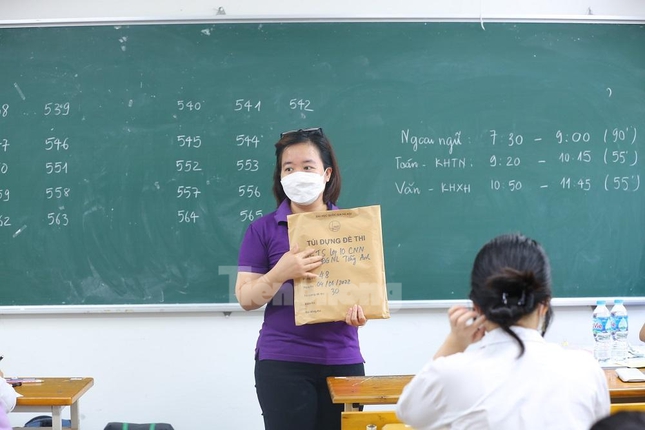 Hình ảnh hơn 3.700 thí sinh dự thi lớp 10 trường chuyên ở Hà Nội - Ảnh 5.