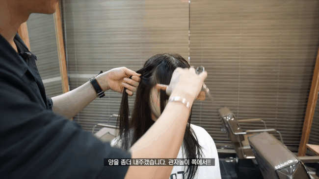 Kiểu t&oacute;c cho n&agrave;ng mặt to: C&aacute;ch tỉa t&oacute;c gi&uacute;p mặt nhỏ gọn, xinh th&ecirc;m v&agrave;i ch&acirc;n k&iacute;nh - Ảnh 6.