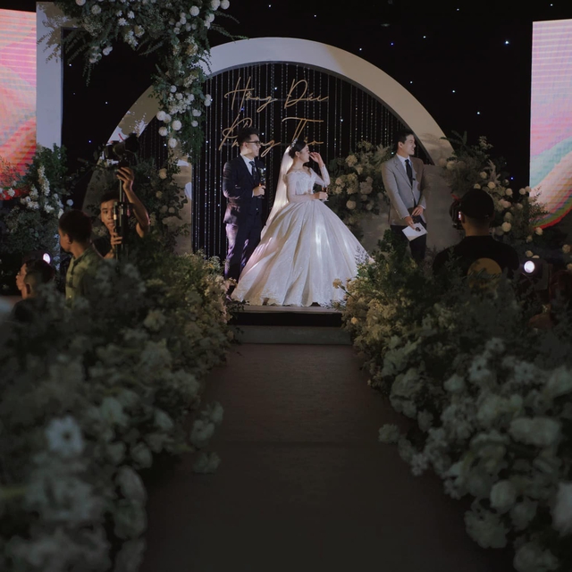 Ngắm nhan sắc xinh đẹp của nữ MC hot nhất Li&ecirc;n Qu&acirc;n Mobile trong lễ cưới - Ảnh 7.