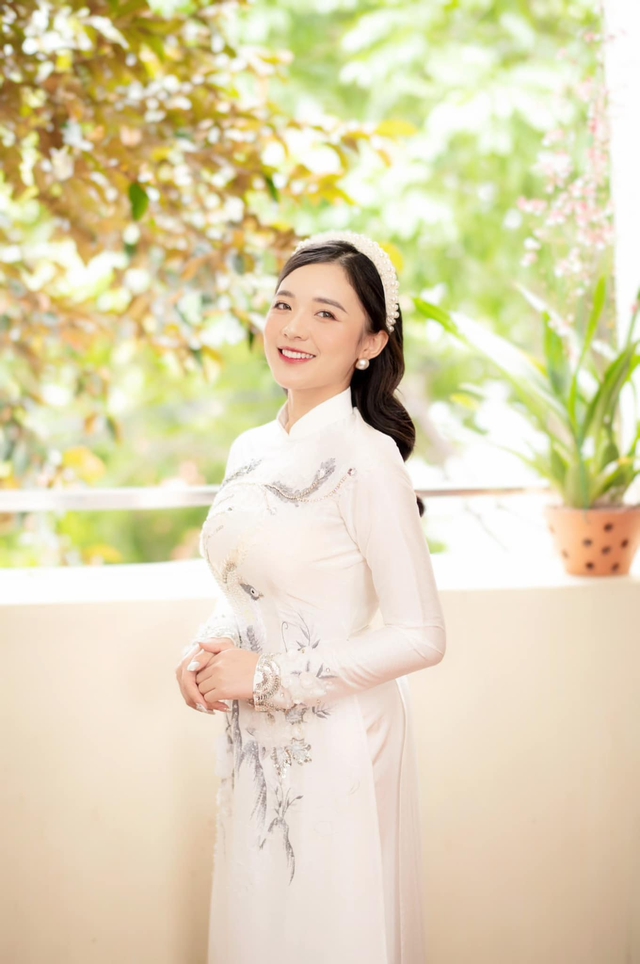 Ngắm nhan sắc xinh đẹp của nữ MC hot nhất Li&ecirc;n Qu&acirc;n Mobile trong lễ cưới - Ảnh 8.