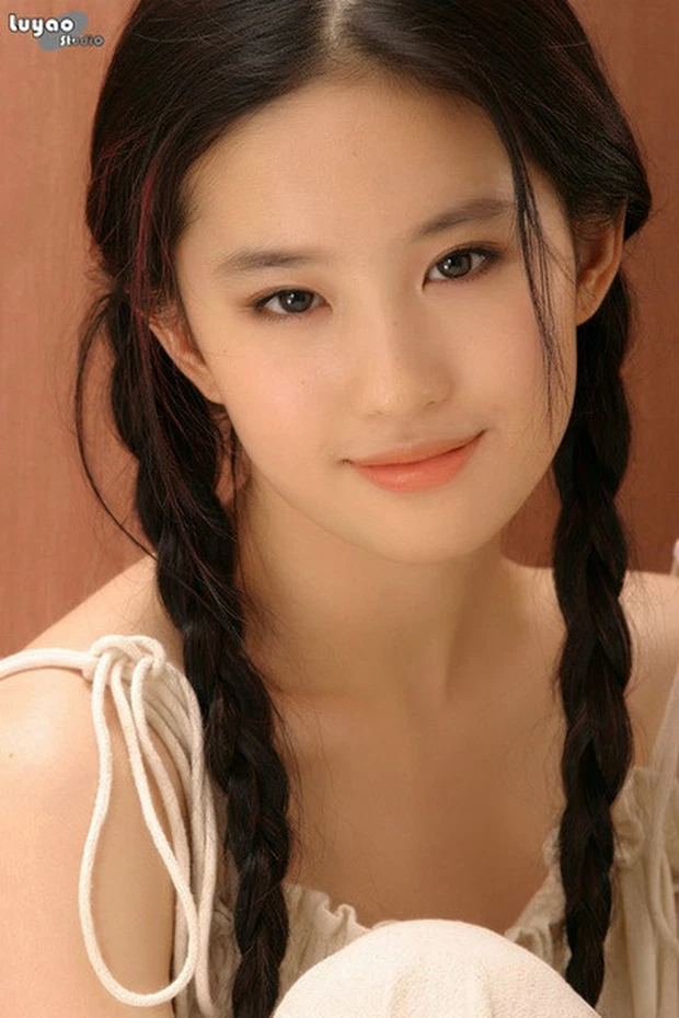 Liu Yifei: From a billion-dollar fairy to Hollywood and a makeover after 16 years, a whole decade only openly loved a Korean actor - Photo 4.