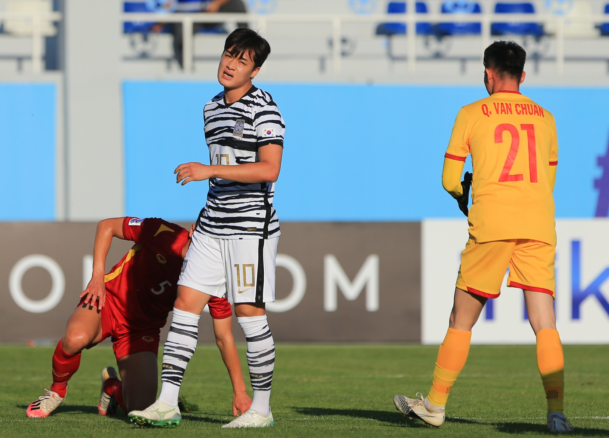 The Korean U23 striker lost sleep after the draw with Vietnam U23, constantly apologizing to fans - Photo 1.