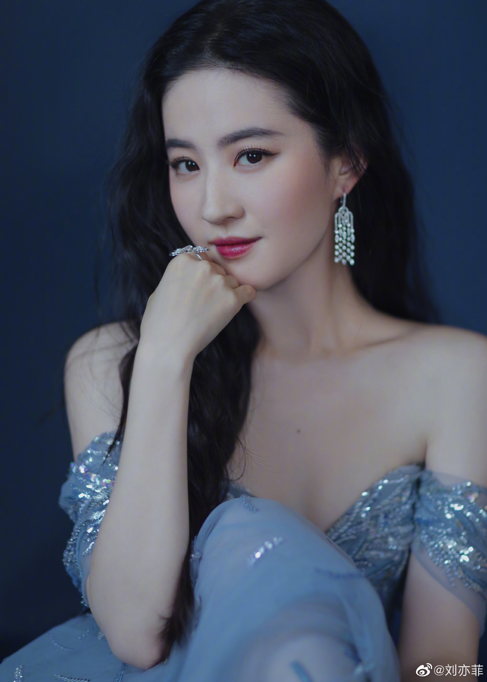 Liu Yifei: From a billion-dollar fairy to Hollywood and a makeover after 16 years, a whole decade only openly loved a Korean actor - Photo 19.