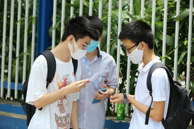 Parents spread documents to non-public high schools: The rate of fighting many schools is extremely high - Photo 1.