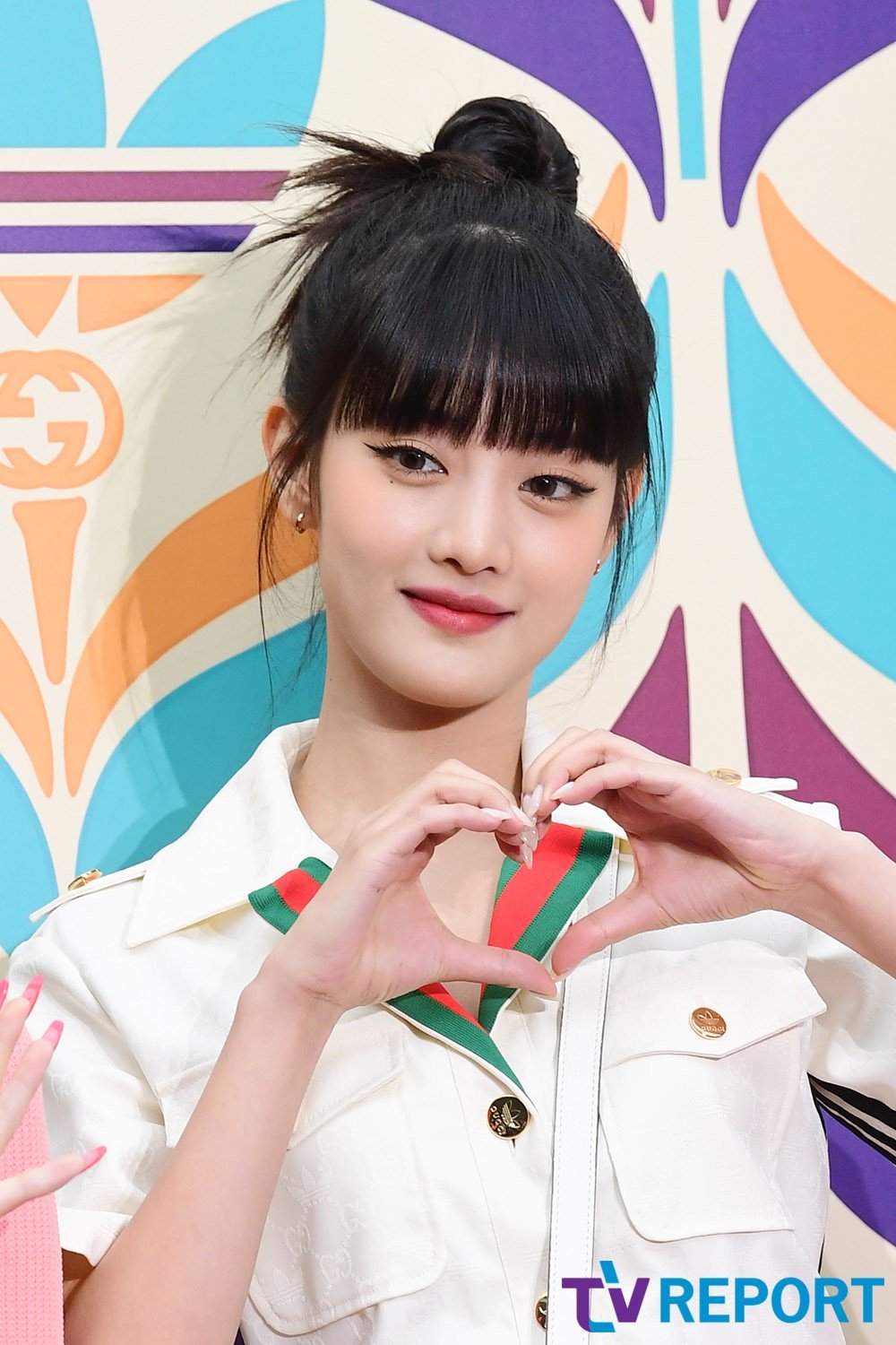 Sao Hàn nô nức dự sự kiện: Kim Ji Won siêu tươi bên tóc mới, Miyeon ấn tượng với đôi mi cong, Ahn Yujin tiểu thư ngọt ngào - Ảnh 6. Sao Hàn nô nức dự sự kiện: Kim Ji Won siêu tươi bên tóc mới, Miyeon ấn tượng với đôi mi cong, Ahn Yujin tiểu thư ngọt ngào - Ảnh 6.