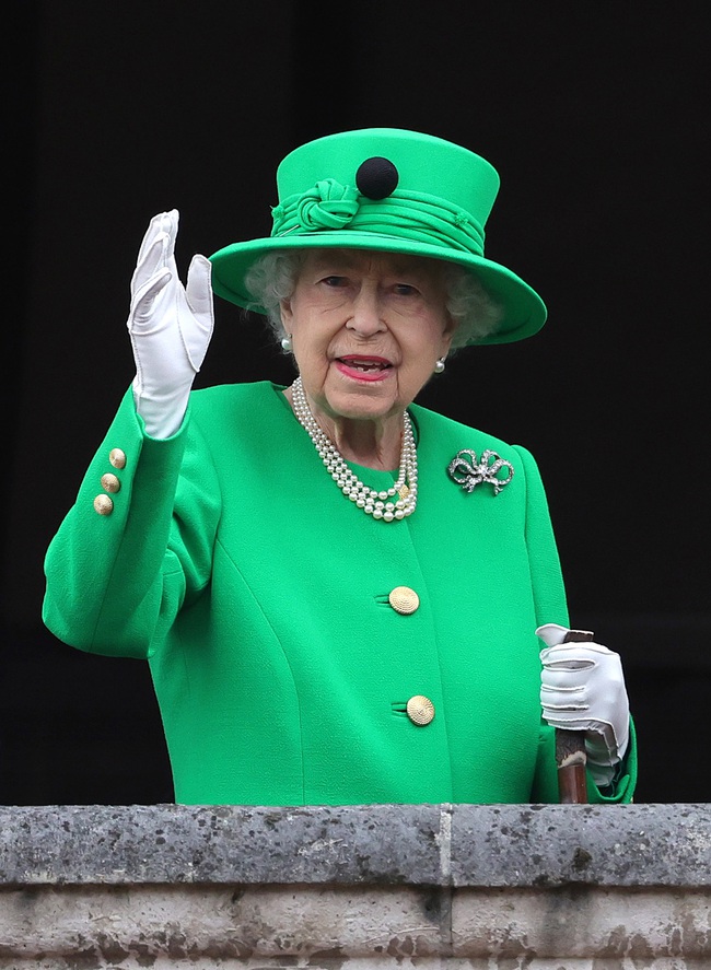 The real reason behind the Queen's confident green color in the most important events - Photo 1.