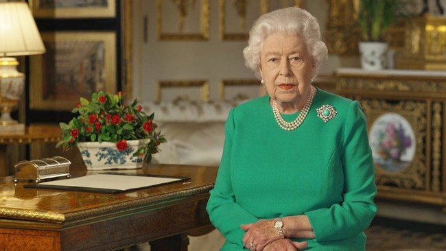 The real reason behind the Queen's confident green color in the most important events - Photo 2.