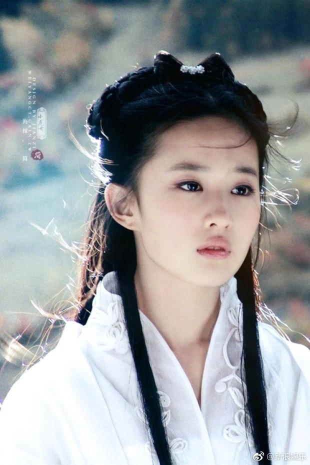 Liu Yifei: From a billion-dollar fairy to Hollywood and a makeover after 16 years, a whole decade only openly loved a Korean actor - Photo 20.