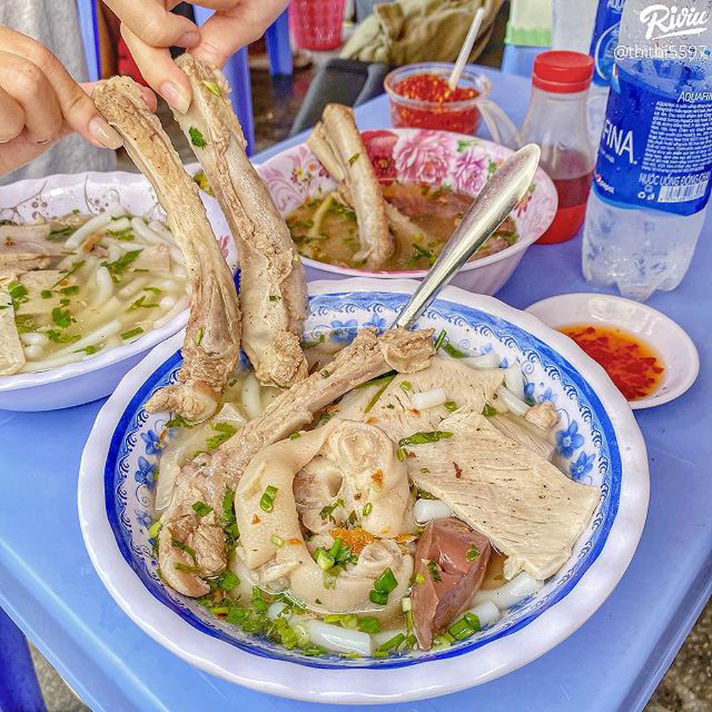 A 10k banh mi shop in Ho Chi Minh City, the owner of the restaurant almost went bankrupt, but still did not raise the price: 