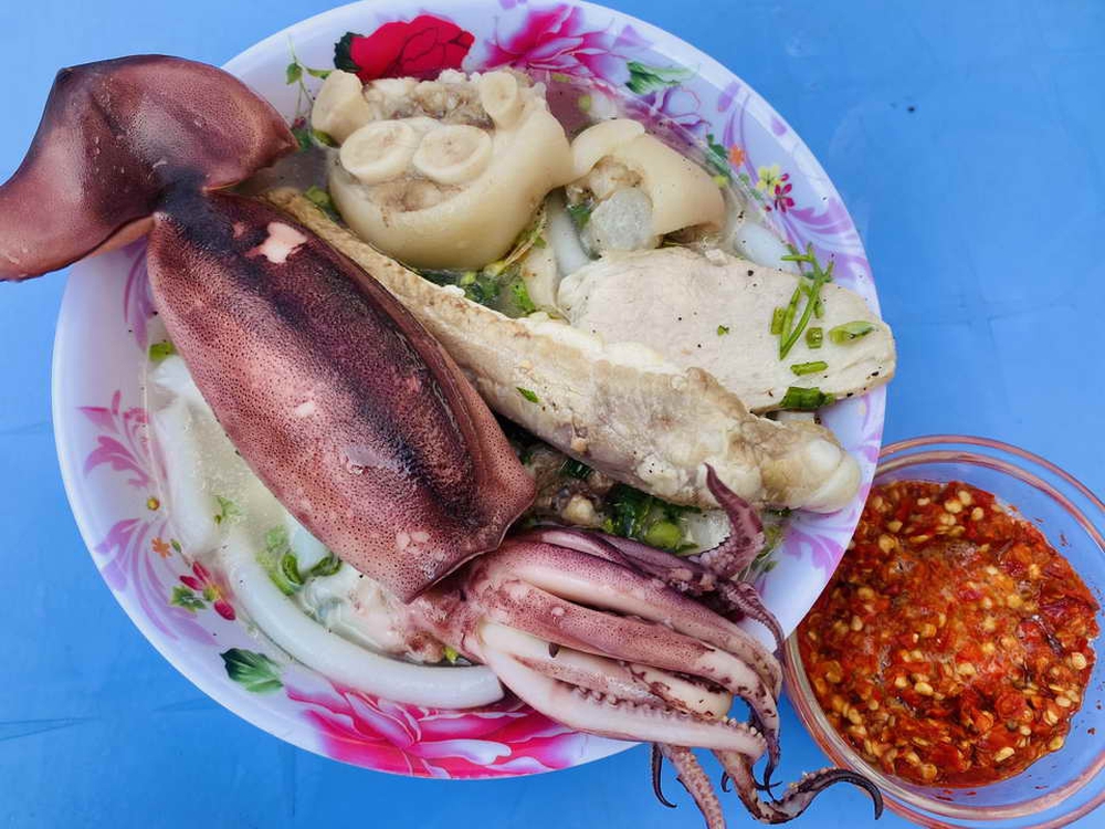 10k banh chung shop in Ho Chi Minh City, the owner of the restaurant almost went bankrupt but still did not raise the price: 