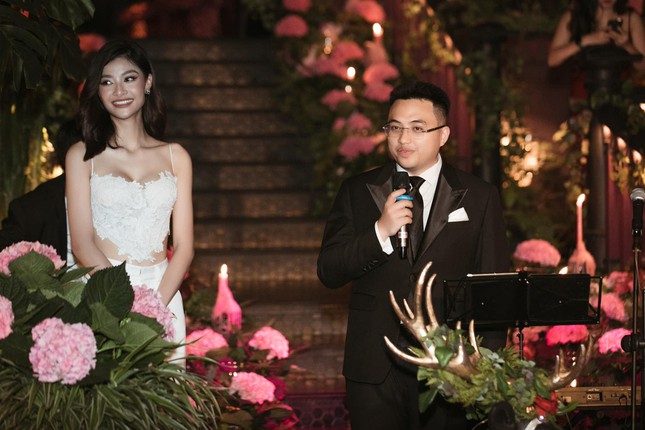 Hoa hậu Thuỳ Ti&ecirc;n diện v&aacute;y xẻ sexy trong tiệc chia tay Mr. Nawat v&agrave; top 10 Miss Grand Th&aacute;i Lan - Ảnh 10.