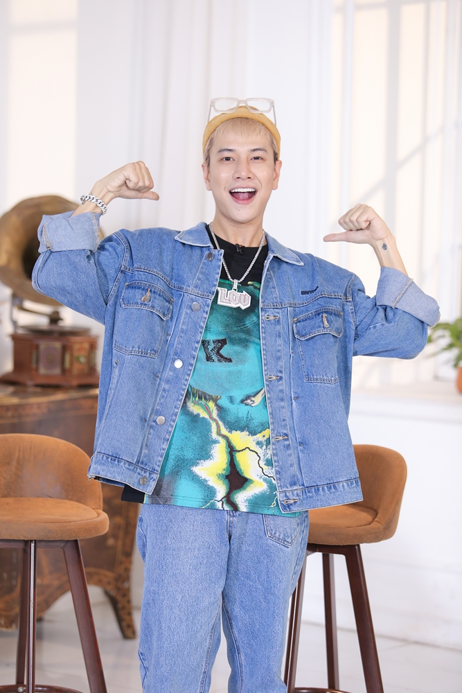 Lou Hoàng lần đầu tái xuất show truyền hình sau cơn bệnh liệt cơ mặt - Ảnh 5. Lou Hoàng lần đầu tái xuất show truyền hình sau cơn bệnh liệt cơ mặt - Ảnh 5.