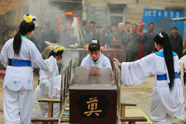 Người phụ nữ làm công việc kỳ lạ ở Trung Quốc: Dùng nước mắt đổi lại cuộc sống ấm no cho gia đình - Ảnh 11.