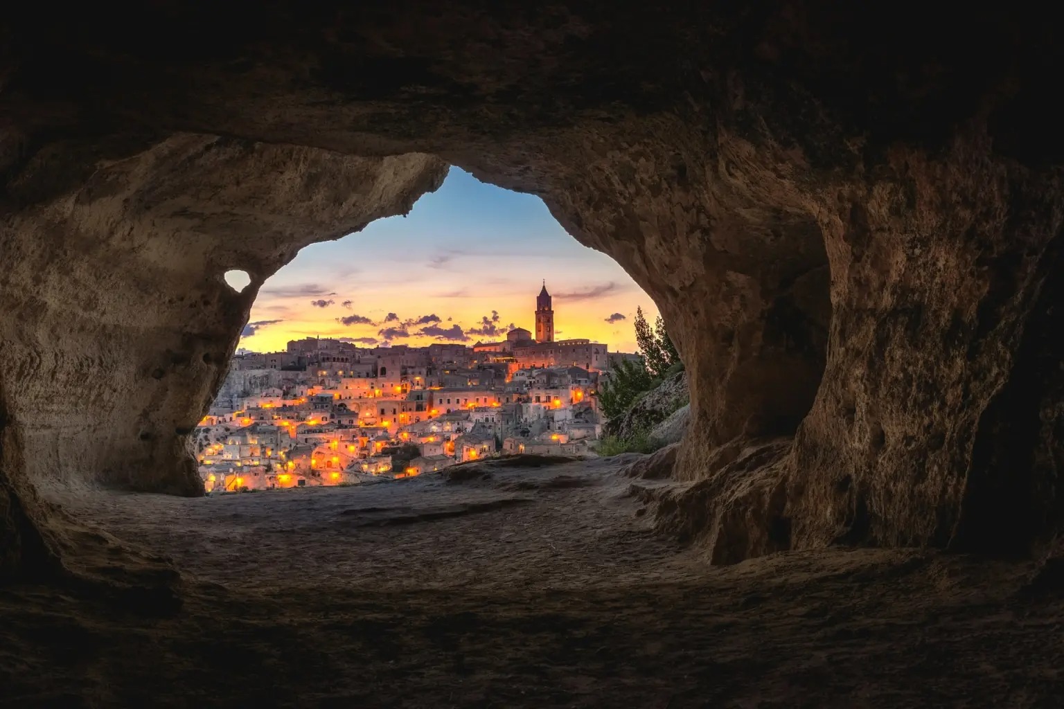 Lost in the strange ancient city of 9,000 years old in Italy and unique in the world - Photo 13.