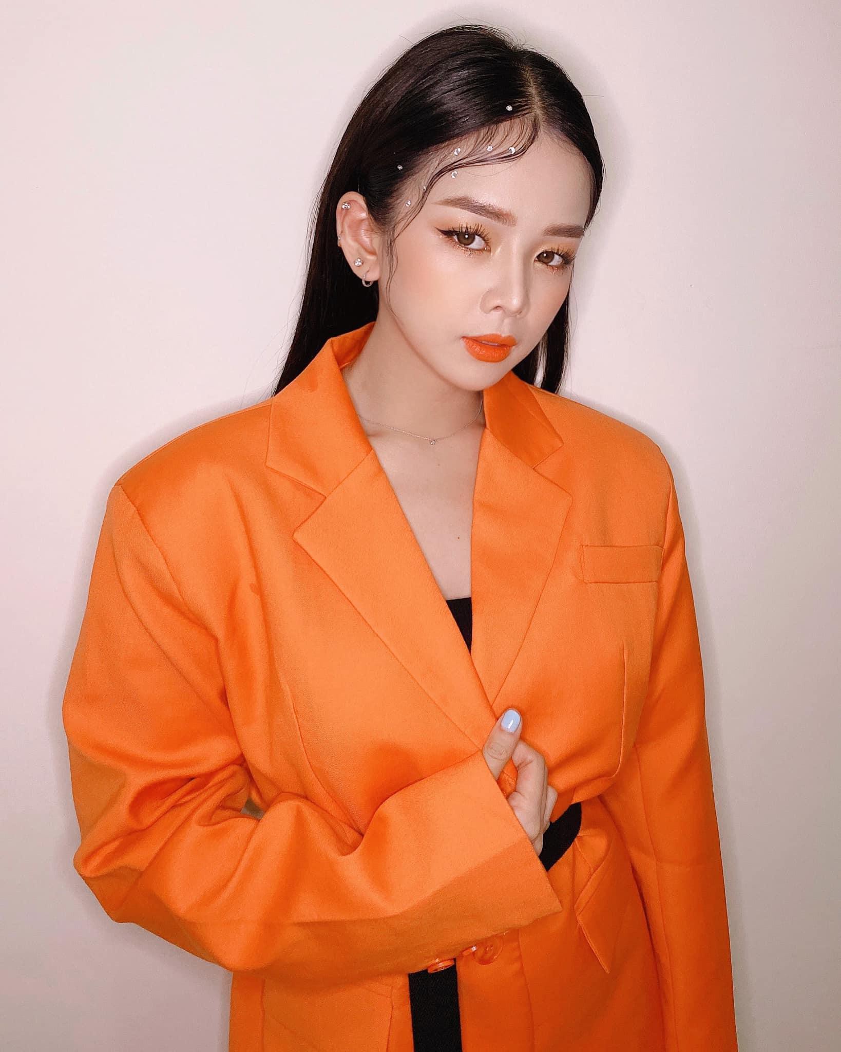 Phong c&aacute;ch thời trang từ c&aacute; t&iacute;nh đến hường phấn của Mie, l&agrave; DJ m&agrave; cứ ngỡ fashionista! - Ảnh 13.