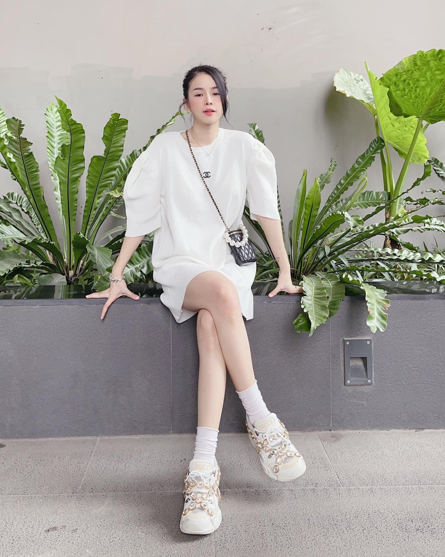 Phong c&aacute;ch thời trang từ c&aacute; t&iacute;nh đến hường phấn của Mie, l&agrave; DJ m&agrave; cứ ngỡ fashionista! - Ảnh 18.