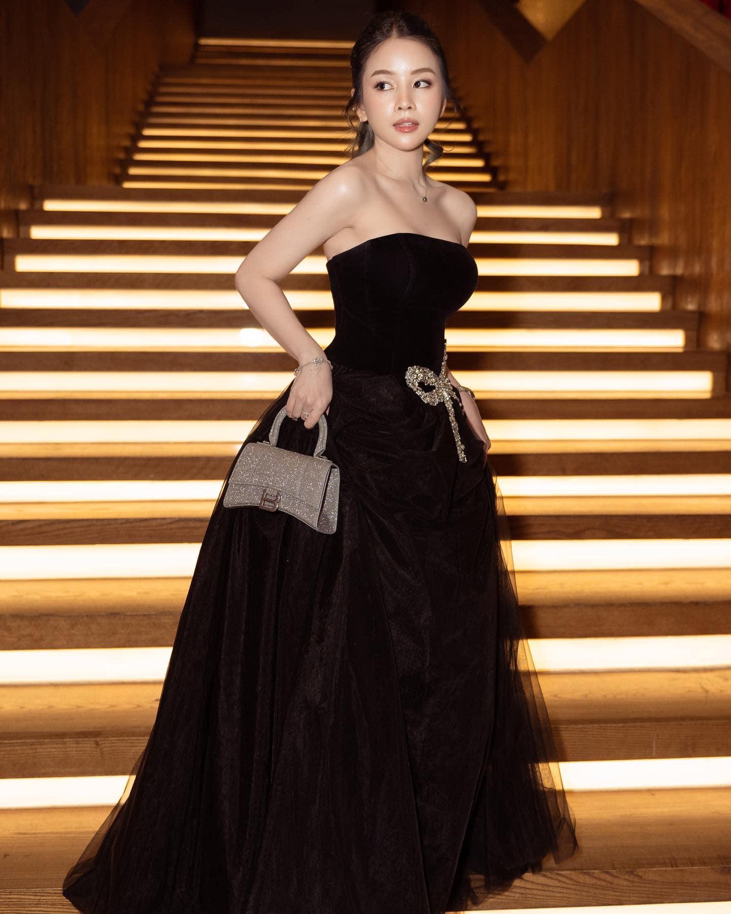 Phong c&aacute;ch thời trang từ c&aacute; t&iacute;nh đến hường phấn của Mie, l&agrave; DJ m&agrave; cứ ngỡ fashionista! - Ảnh 22.