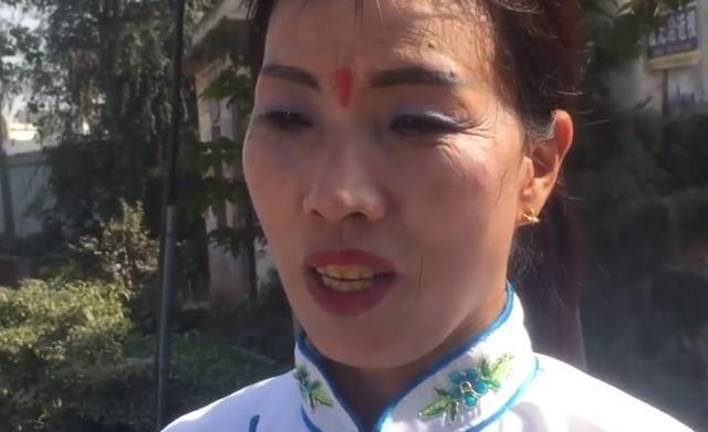 Người phụ nữ làm công việc kỳ lạ ở Trung Quốc: Dùng nước mắt đổi lại cuộc sống ấm no cho gia đình - Ảnh 9.