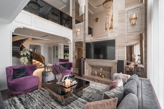 Penthouse 450m2 của cặp vợ chồng 8x: Nh&igrave;n thẳng ra hồ Linh Đ&agrave;m với bức tường ốp đ&aacute; dựng đứng, nới rộng chiều kh&ocirc;ng gian bằng 1 mẹo đặc biệt - Ảnh 2.