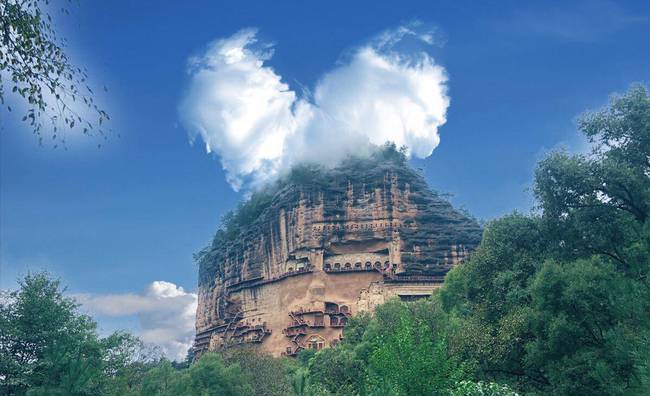Núi giàu nhất Trung Quốc: Khe núi chứa kho báu lộ thiên nhưng không ai dám lấy - Ảnh 2.