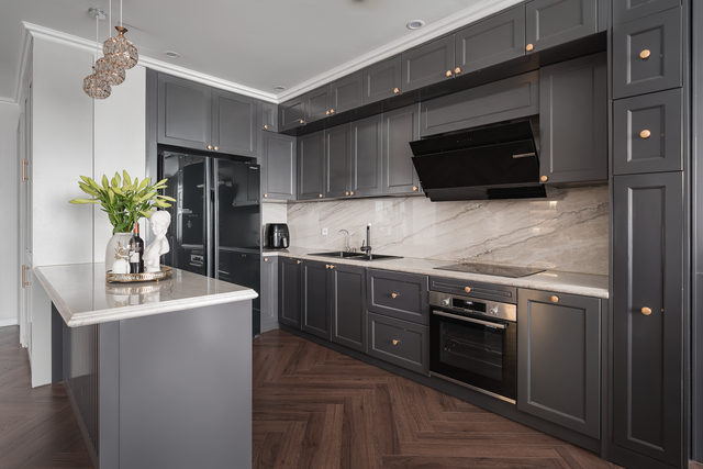 Penthouse 450m2 của cặp vợ chồng 8x: Nh&igrave;n thẳng ra hồ Linh Đ&agrave;m với bức tường ốp đ&aacute; dựng đứng, nới rộng chiều kh&ocirc;ng gian bằng 1 mẹo đặc biệt - Ảnh 4.