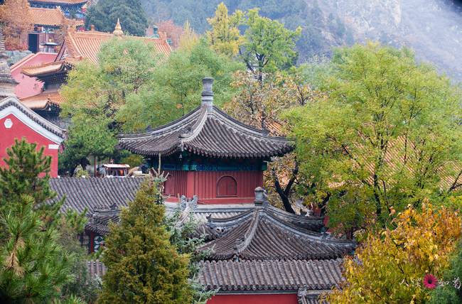 Ngôi chùa đặc biệt nhất Bắc Kinh: Tọa lạc trong núi sâu, những bức tượng khiến du khách khiếp đảm nhưng vẫn nô nức đến khám phá - Ảnh 2.