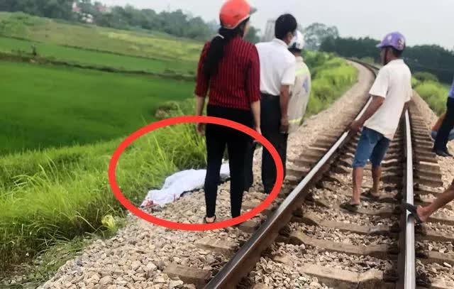 Thanh Hóa: Một nữ sinh bị tàu hỏa tông tử vong - Ảnh 1.