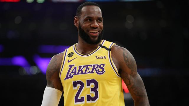 Billionaire athlete LeBron James' secret "money makes money" was taught by his uncle since he was 3 years old: "Go out to eat, go out with 1 dollar, but save the remaining dollar" - Photo 1.