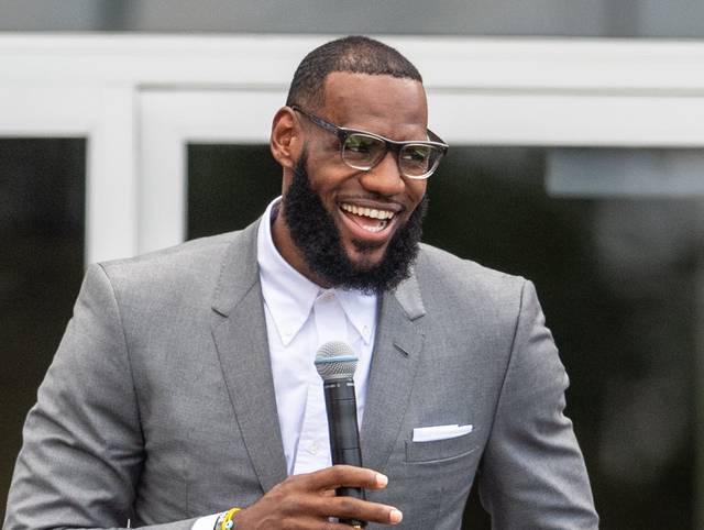 Billionaire athlete LeBron James' secret "money makes money" was taught by his uncle since he was 3 years old: "Go out to eat, go out with 1 dollar, but save the remaining dollar" - Photo 2.