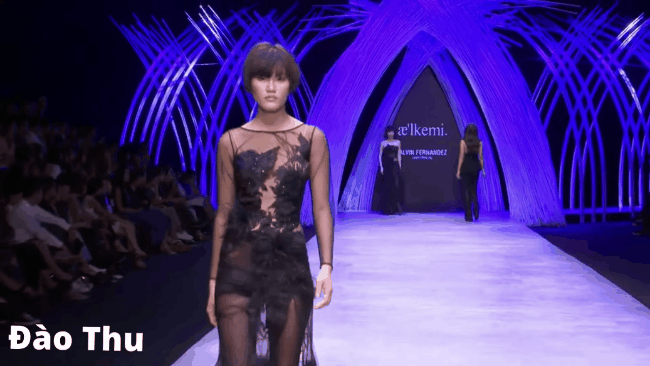 Thanh Hằng từng chịu đau để tr&igrave;nh diễn bộ đồ 10kg sắc như dao tr&ecirc;n s&agrave;n catwalk - Ảnh 11.