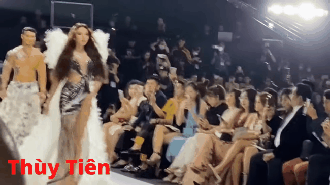 Thanh Hằng từng chịu đau để tr&igrave;nh diễn bộ đồ 10kg sắc như dao tr&ecirc;n s&agrave;n catwalk - Ảnh 12.