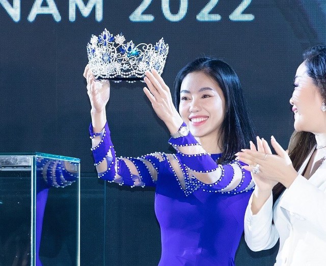 Cận cảnh vương miện đắt đỏ và quyền trượng giản dị của Miss World Vietnam 2022 - Ảnh 4.