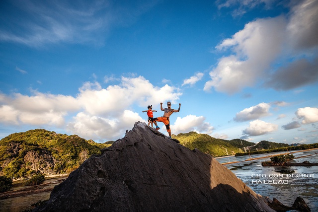 Cậu bé 3 tuổi cùng bố “phượt” Cát Bà: Được trekking, băng rừng, lội bùn từ khi 22 tháng tuổi, luôn thích thú với những trải nghiệm mới - Ảnh 6.