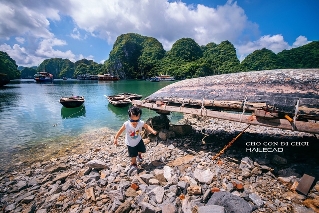 Cậu bé 3 tuổi cùng bố “phượt” Cát Bà: Được trekking, băng rừng, lội bùn từ khi 22 tháng tuổi, luôn thích thú với những trải nghiệm mới - Ảnh 7.