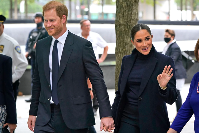 Vợ chồng Harry và Meghan đến New York với bài phát biểu quan trọng, tiết lộ cơ duyên ít ai biết với huyền thoại Nelson Mandela - Ảnh 1.