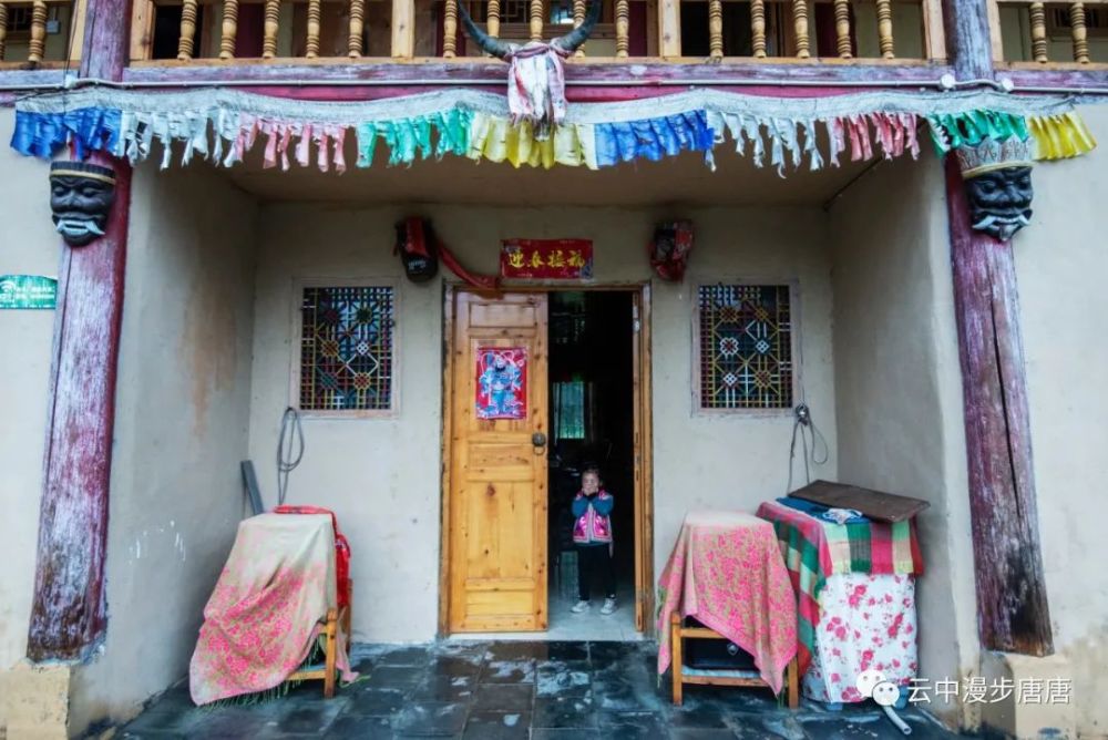 Cổ trại b&ecirc;n bờ hồ ở Trung Quốc: Nơi cư ngụ của bộ tộc xưa, xem g&agrave; l&agrave; vị thần ban ơn v&agrave; ph&uacute;c l&agrave;nh - Ảnh 13.