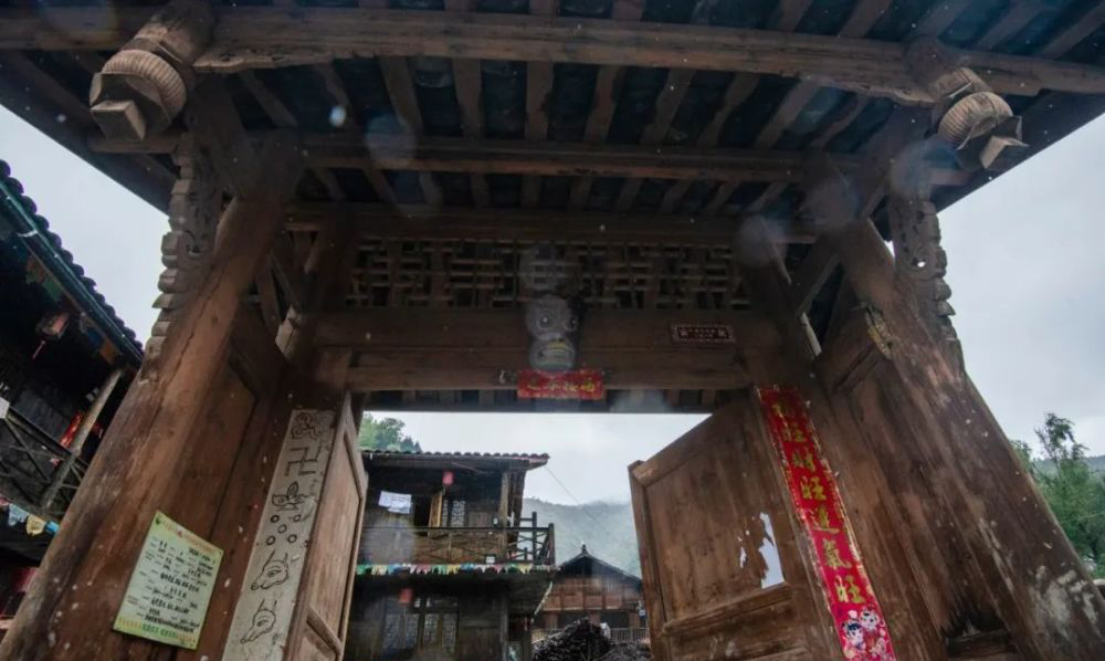 Cổ trại b&ecirc;n bờ hồ ở Trung Quốc: Nơi cư ngụ của bộ tộc xưa, xem g&agrave; l&agrave; vị thần ban ơn v&agrave; ph&uacute;c l&agrave;nh - Ảnh 8.