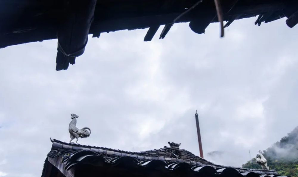 Cổ trại b&ecirc;n bờ hồ ở Trung Quốc: Nơi cư ngụ của bộ tộc xưa, xem g&agrave; l&agrave; vị thần ban ơn v&agrave; ph&uacute;c l&agrave;nh - Ảnh 10.