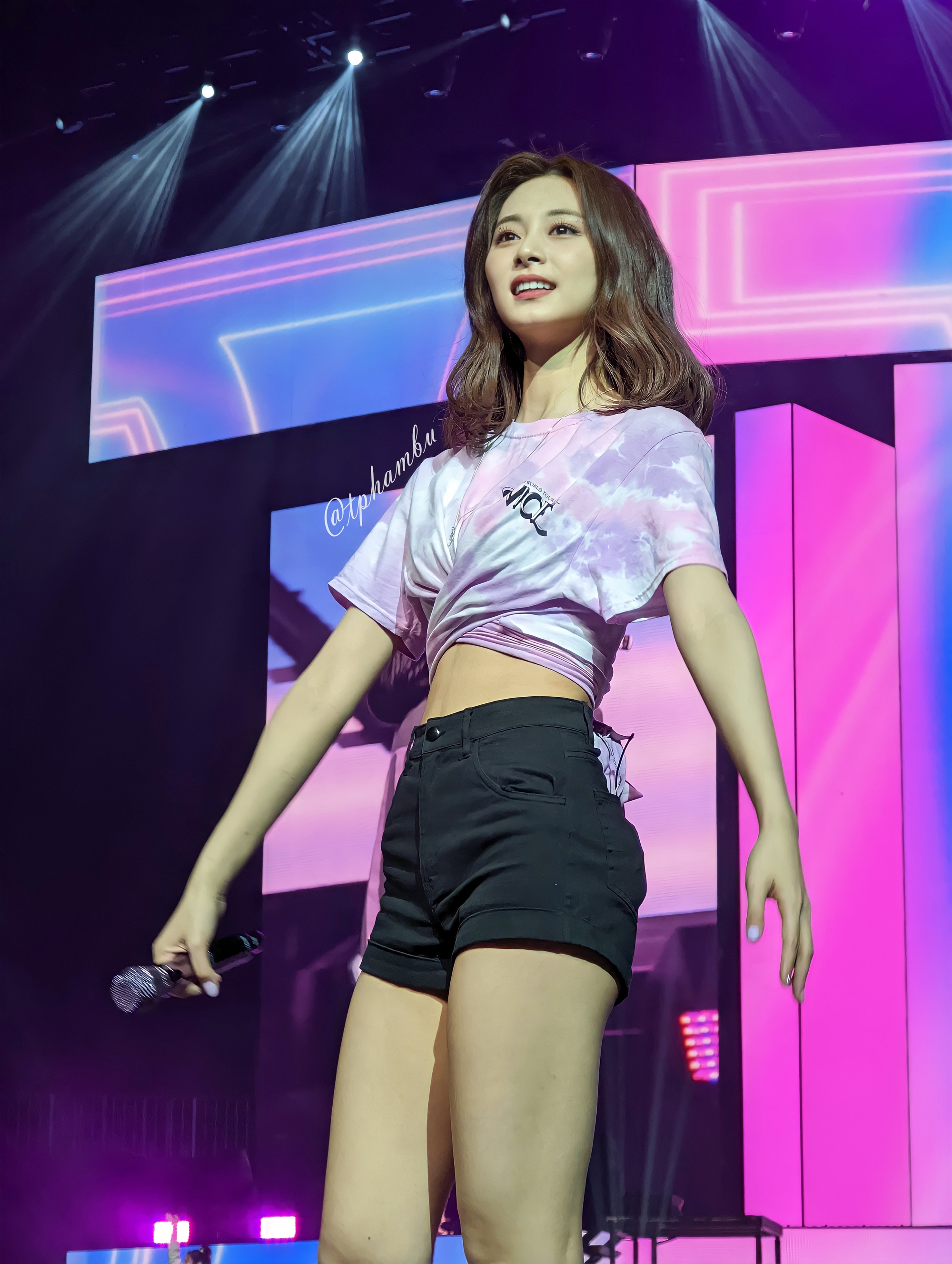 Vừa t&aacute;i k&yacute; hợp đồng, netizen lại ho&agrave;i nghi về t&agrave;i năng của Tzuyu (TWICE): Được gương mặt đẹp th&igrave; lại đơ như người gỗ - Ảnh 3.