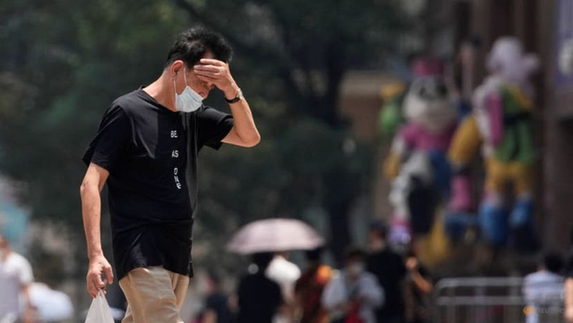 Thượng Hải tiếp tục ban bố cảnh báo về nắng nóng với mức nhiệt cực cao hiếm gặp - Ảnh 1.