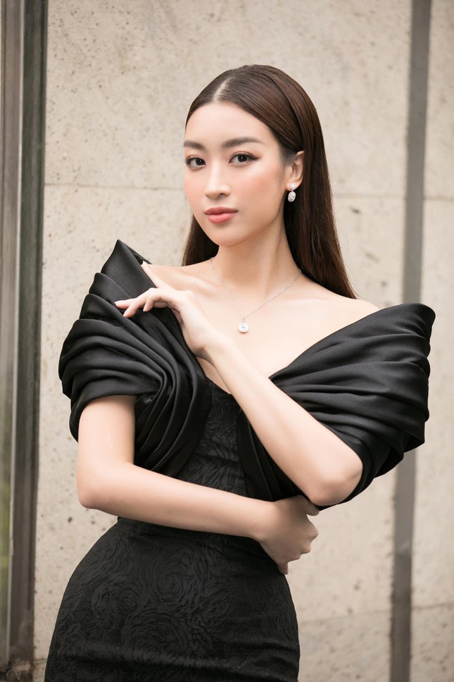 Dàn Hoa hậu Việt lộng lẫy với váy tạo khối 3D: Lương Thùy Linh, HHen Niê đẹp tựa nữ thần băng giá - Ảnh 11.