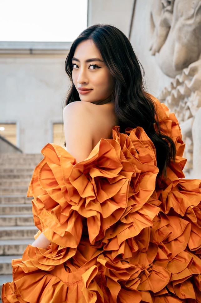 Dàn Hoa hậu Việt lộng lẫy với váy tạo khối 3D: Lương Thùy Linh, HHen Niê đẹp tựa nữ thần băng giá - Ảnh 3.