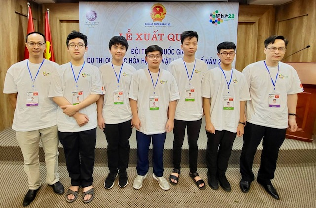 Lần đầu tiên Việt Nam có học sinh lớp 10 đạt Huy chương Vàng Olympic Vật lý quốc tế - Ảnh 1.