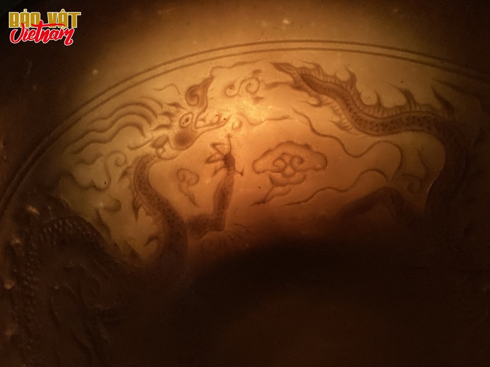 Kỳ diệu chiếc b&aacute;t si&ecirc;u mỏng của Ho&agrave;ng th&agrave;nh Thăng Long: &Aacute;nh s&aacute;ng xuy&ecirc;n qua, soi thấy rồng - Ảnh 7.