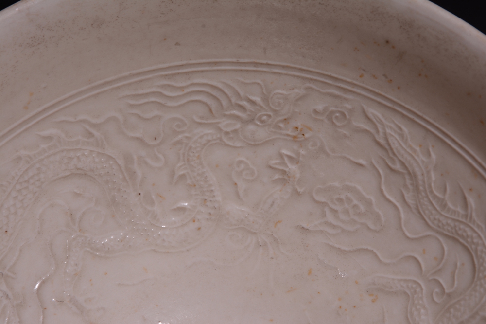 Kỳ diệu chiếc b&aacute;t si&ecirc;u mỏng của Ho&agrave;ng th&agrave;nh Thăng Long: &Aacute;nh s&aacute;ng xuy&ecirc;n qua, soi thấy rồng - Ảnh 10.