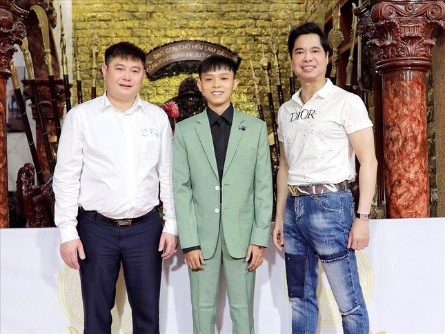 Ba qu&aacute;n qu&acirc;n cuộc thi &acirc;m nhạc nh&iacute; vướng ồn &agrave;o đời tư - Ảnh 8.