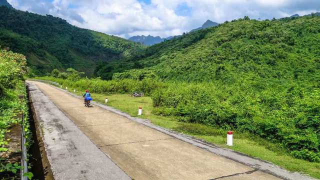 Khách Tây tận hưởng Việt Nam bằng 2 bánh vì tò mò: Việt Nam đâu cũng thú vị, bình yên - Ảnh 3.