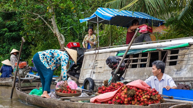 Khách Tây tận hưởng Việt Nam bằng 2 bánh vì tò mò: Việt Nam đâu cũng thú vị, bình yên - Ảnh 4.